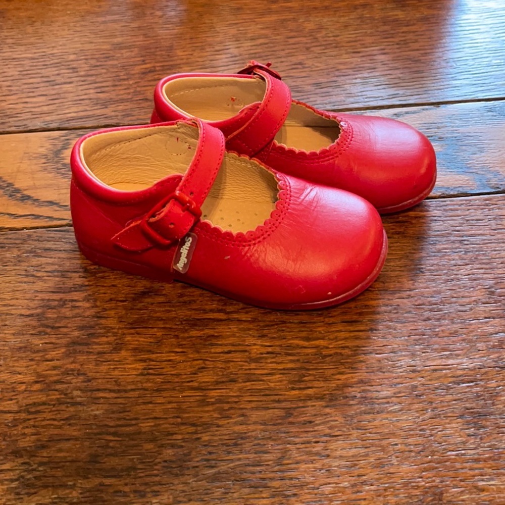 Red toddler Angelitos